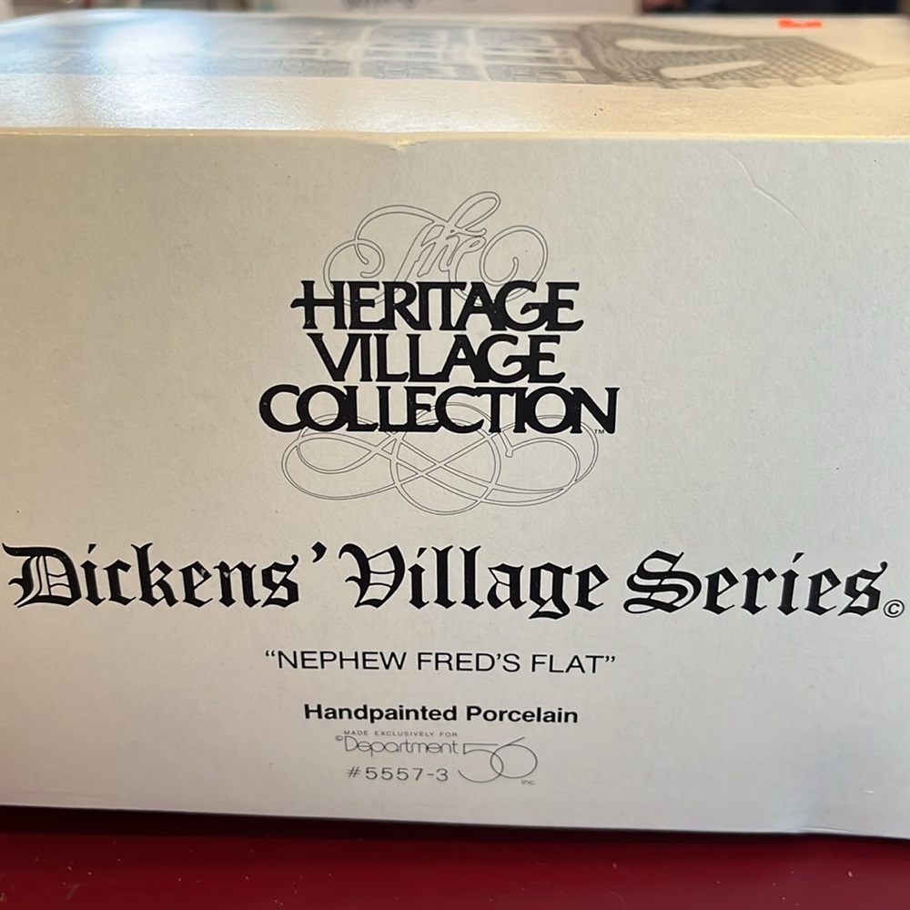 Department 56 Dickens Village series, nephew Fred’s flat - Picture 3 of 7